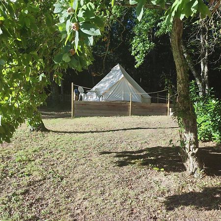 Camping Sous Les Belles Etoiles Peyrilhac ภายนอก รูปภาพ