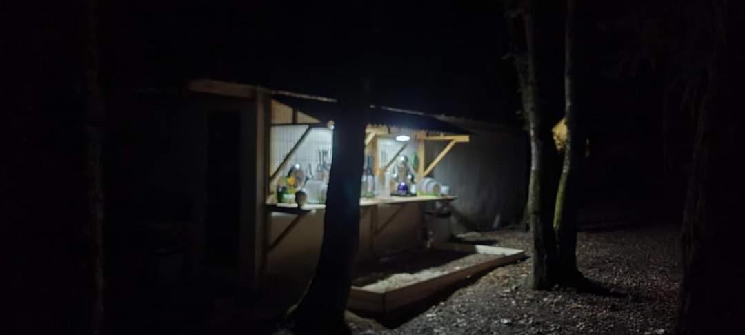 Camping Sous Les Belles Etoiles Peyrilhac ภายนอก รูปภาพ