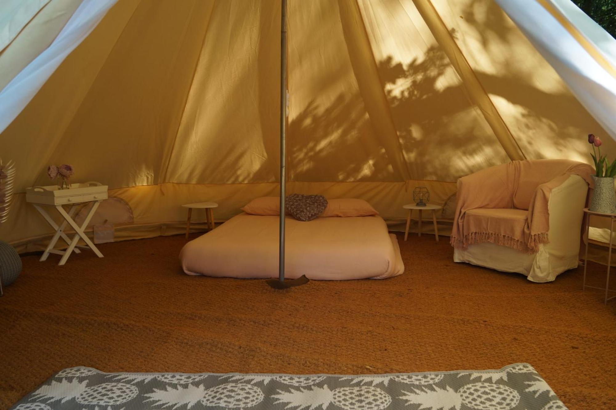 Camping Sous Les Belles Etoiles Peyrilhac ภายนอก รูปภาพ