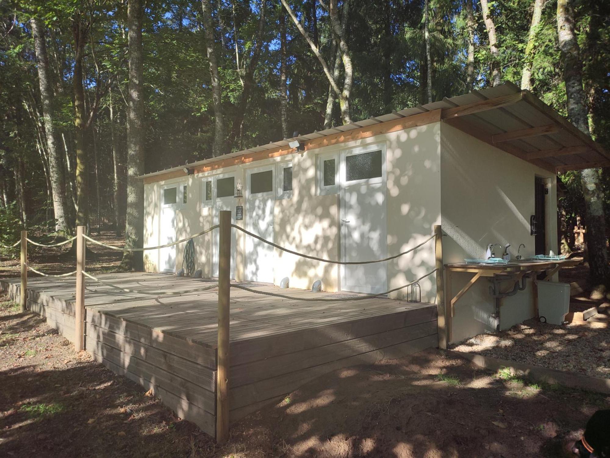 Camping Sous Les Belles Etoiles Peyrilhac ภายนอก รูปภาพ