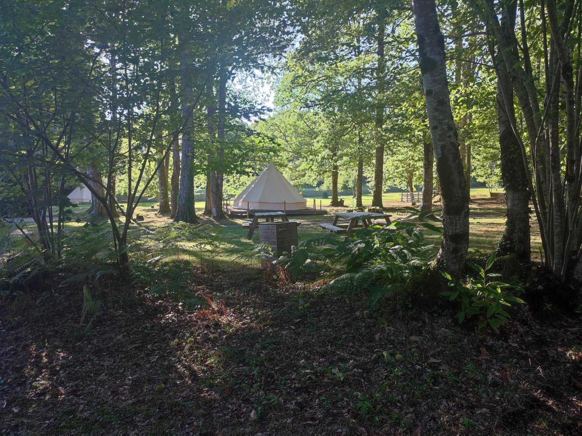Camping Sous Les Belles Etoiles Peyrilhac ภายนอก รูปภาพ