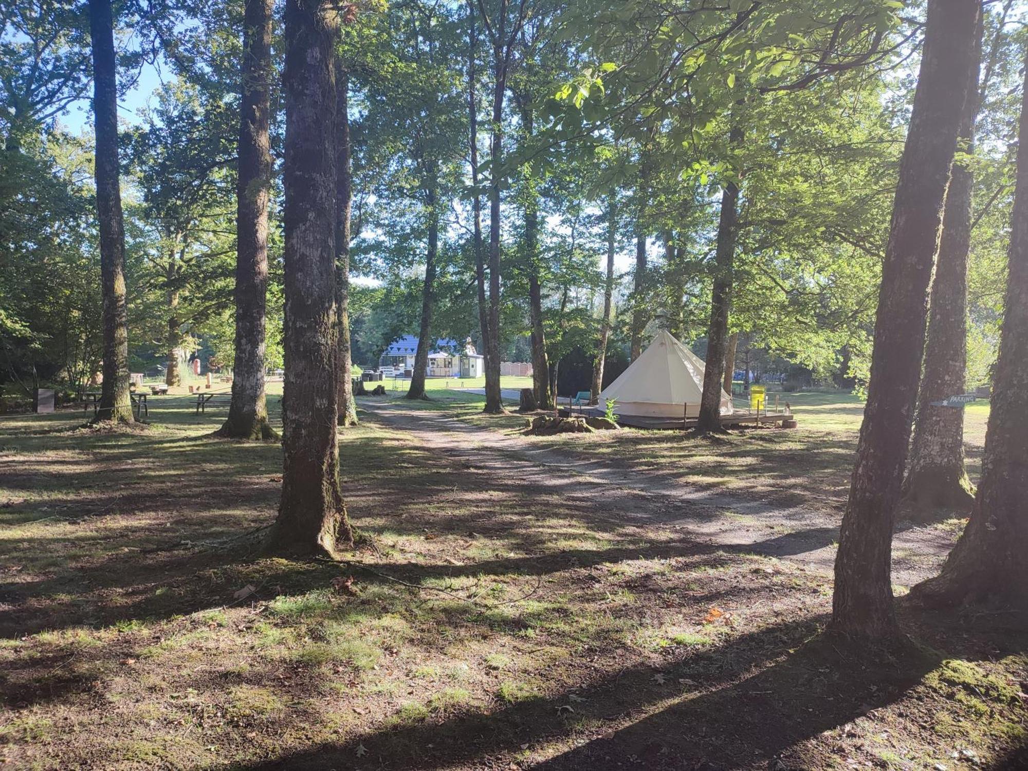 Camping Sous Les Belles Etoiles Peyrilhac ภายนอก รูปภาพ