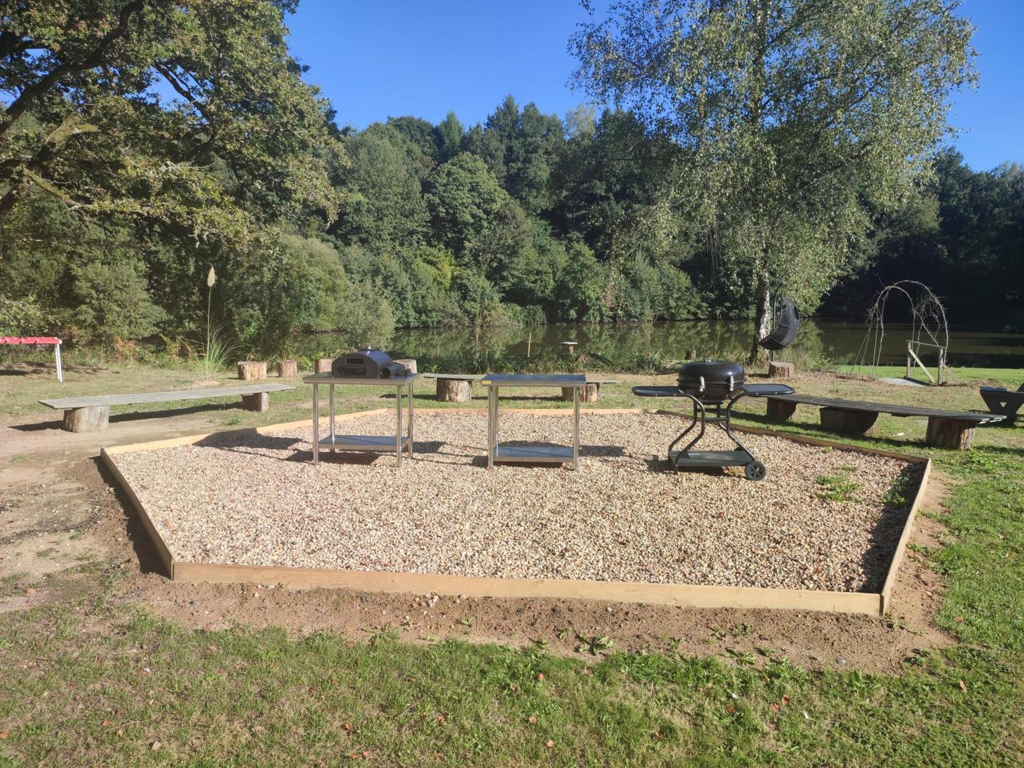 Camping Sous Les Belles Etoiles Peyrilhac ภายนอก รูปภาพ